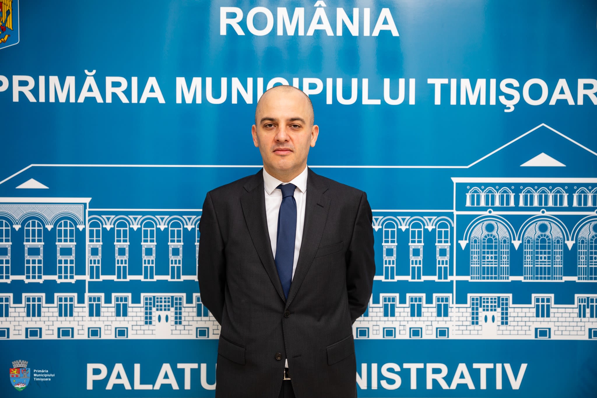 Primar și lideri politici discuțând despre colaborare la Timișoara