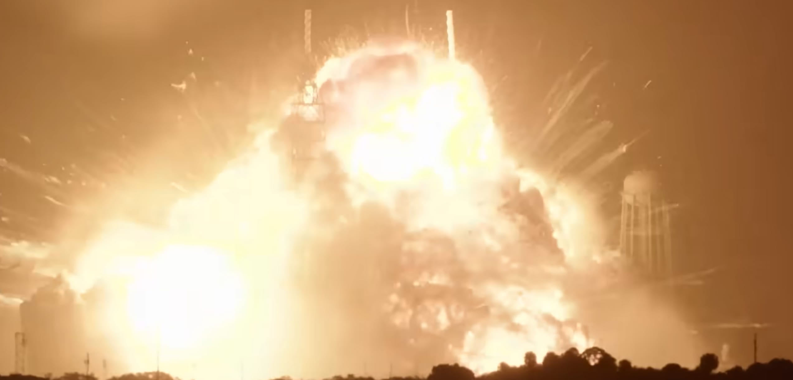 Momentul exploziei rachetei Blue Origin pe rampă în Florida Momentul exploziei rachetei Blue Origin pe rampă în Florida
