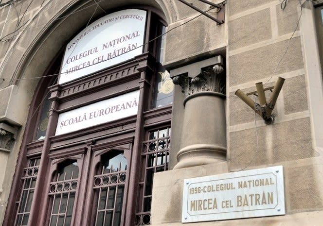 Elevi participanți la concursul de matematică din Constanța Elevi participanți la concursul de matematică din Constanța