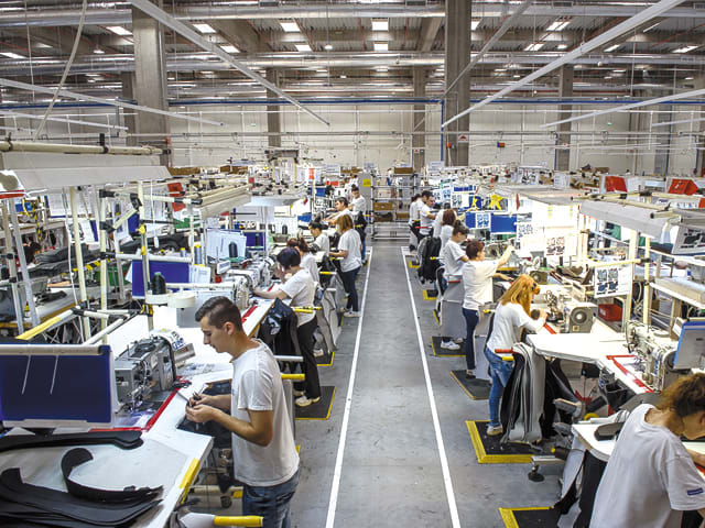 ȘOC! Faurecia a redus cu aproape 1.000 de locuri de muncă în Vâlcea în ultimul an