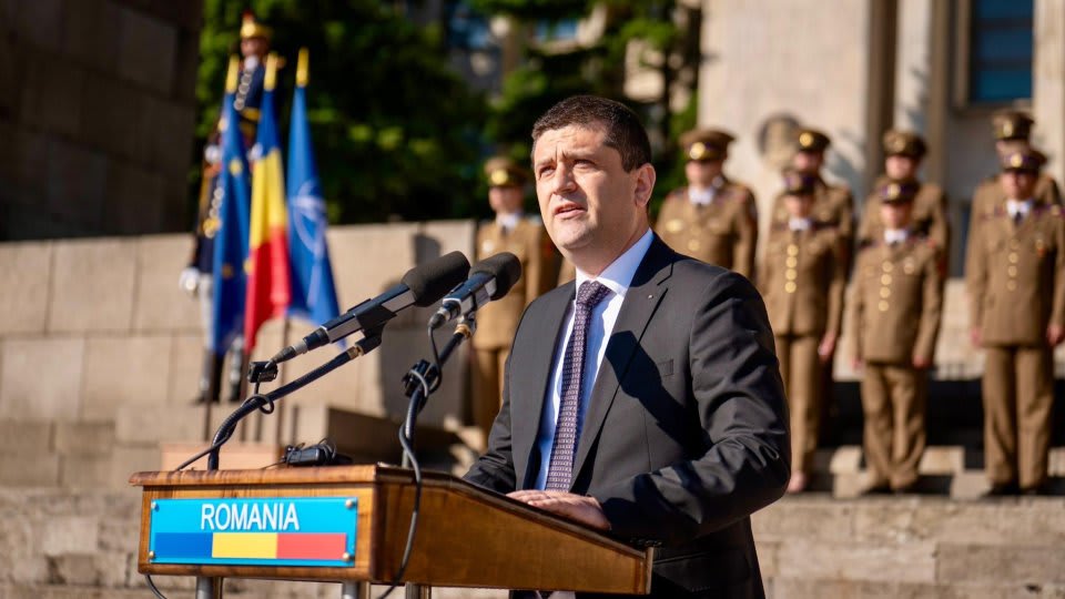 Drona rusească Geran prăbușită peste un bloc din Galați, cu fum și flăcări