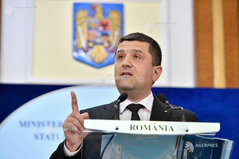 Dronă prăbușită pe un bloc din Galați, incendiu și echipaje de intervenție Dronă prăbușită pe un bloc din Galați, incendiu și echipaje de intervenție
