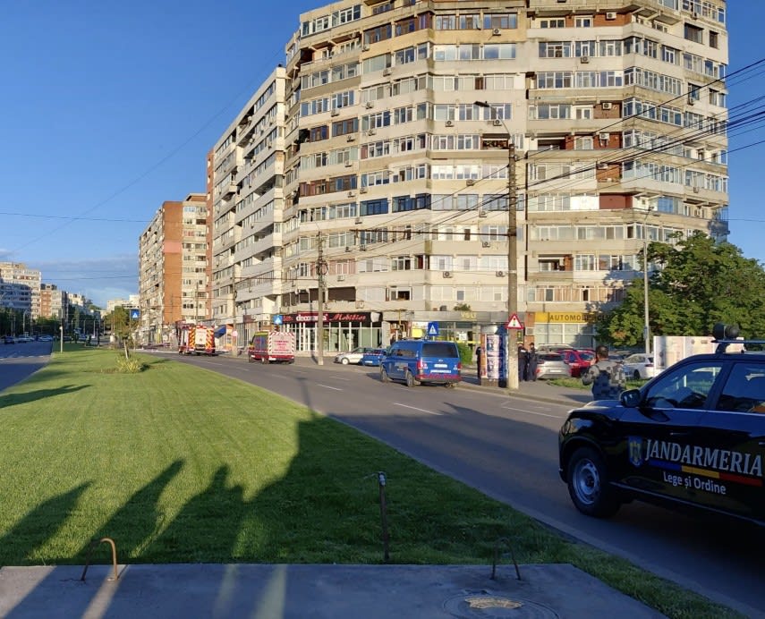 Bloc de apartamente din Galați, impact drone, echipe de intervenție