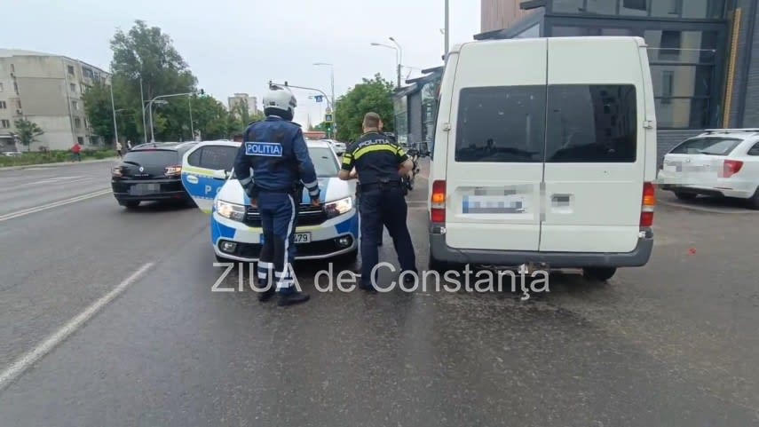 Polițiști constănțeni interceptând autovehicul suspect pe bulevardul Aurel Vlaicu