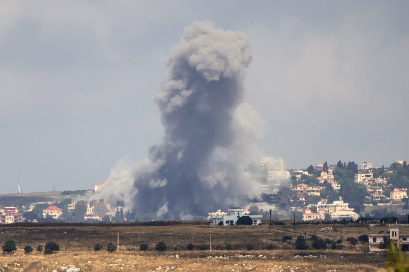 Imagine din zona Marjayoun din sudul Libanului, după un atac aerian israelian Imagine din zona Marjayoun din sudul Libanului, după un atac aerian israelian