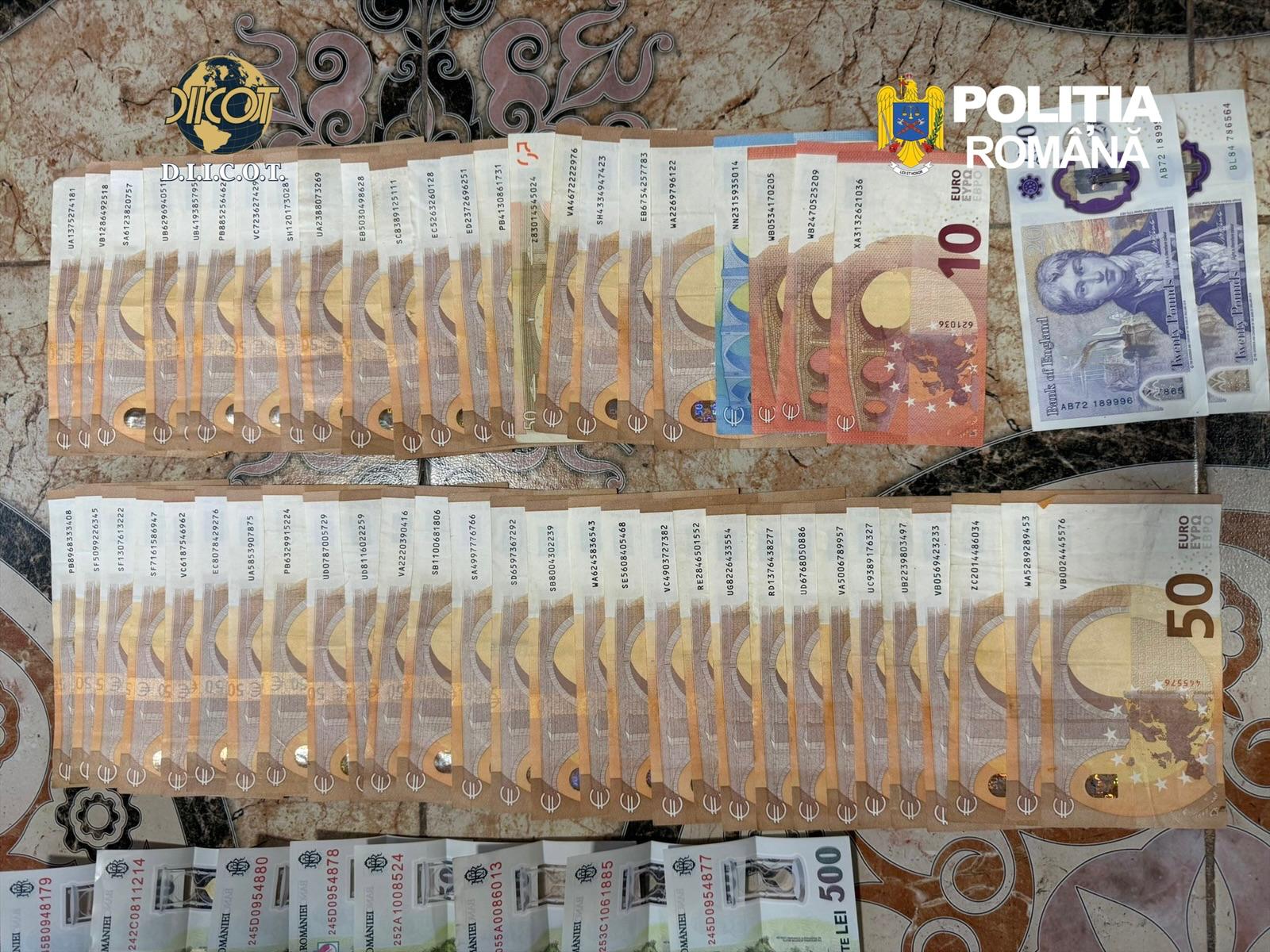 Polițiști în acțiune în timpul perchezițiilor în Constanța