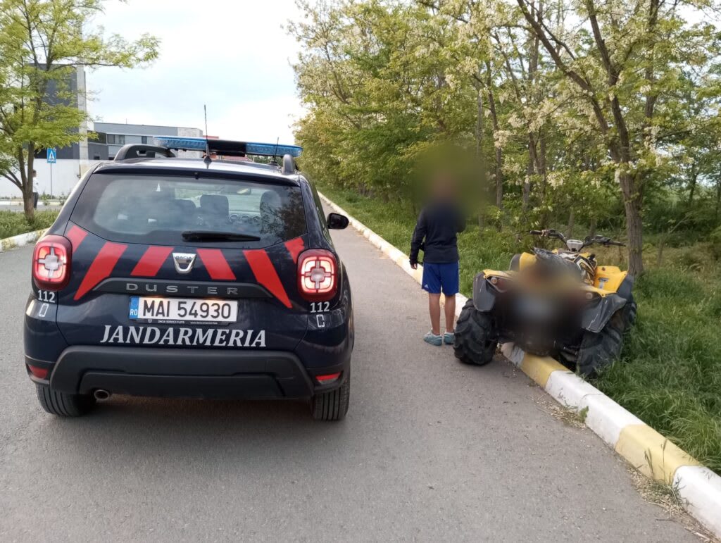 Minor conducând un ATV