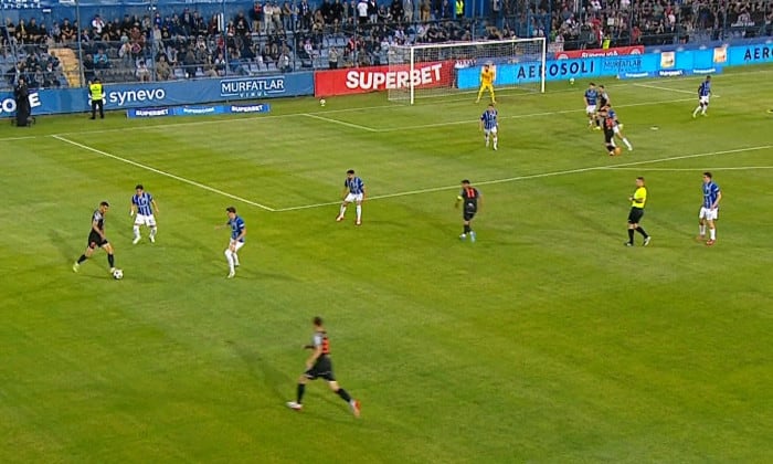 Jucători ai Farului și Chindia în timpul penalty-urilor la Ovidiu
