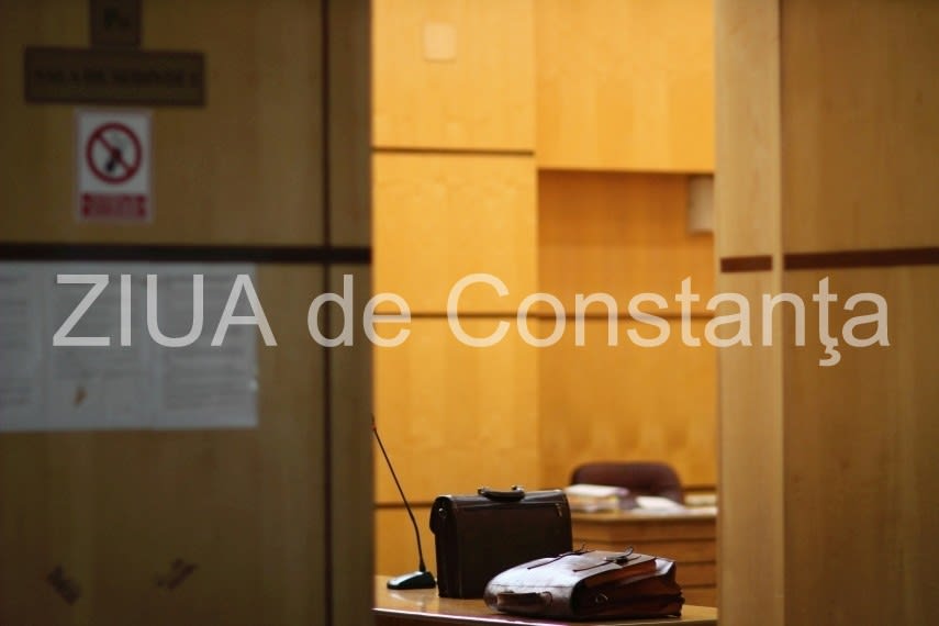 Judecătorie Constanța, sala de judecată, proces în desfășurare