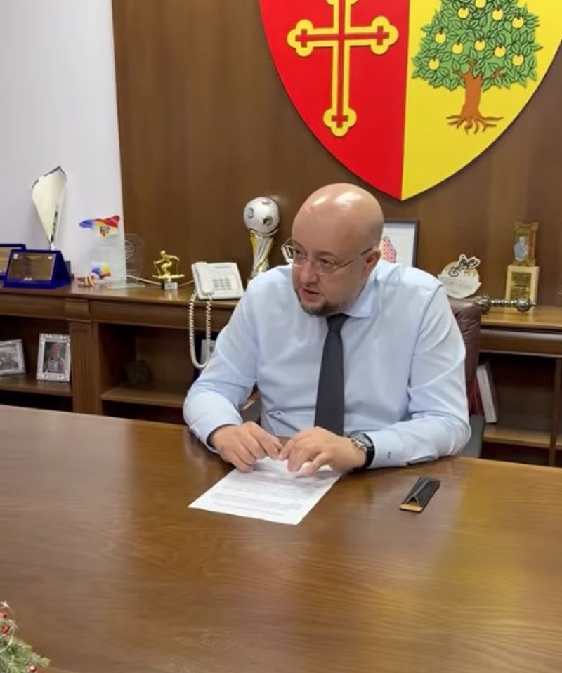 Constantin Rădulescu în conferință de presă despre sistemul social din Vâlcea Constantin Rădulescu în conferință de presă despre sistemul social din Vâlcea