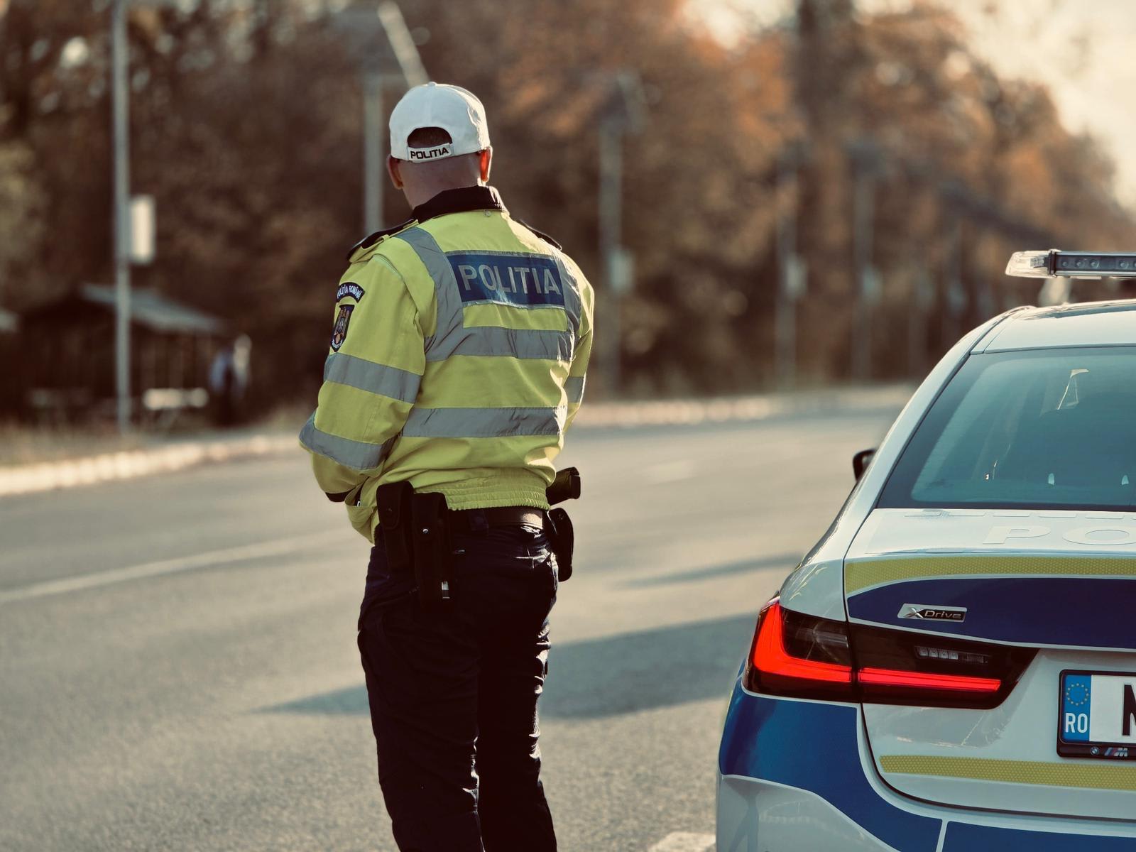 Șofer cu permis suspendat, semn de interdicție în trafic Șofer cu permis suspendat, semn de interdicție în trafic