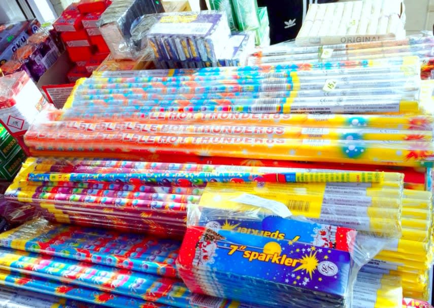 Femeie pirotehnistă cu materiale explozive în depozit ilegal