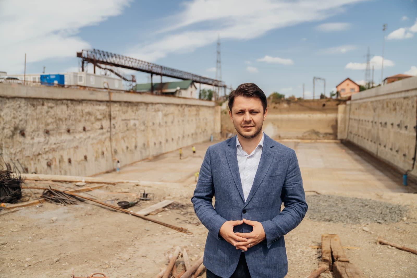 Viceprimar Lațcău în timpul declarației despre proiectul parcării