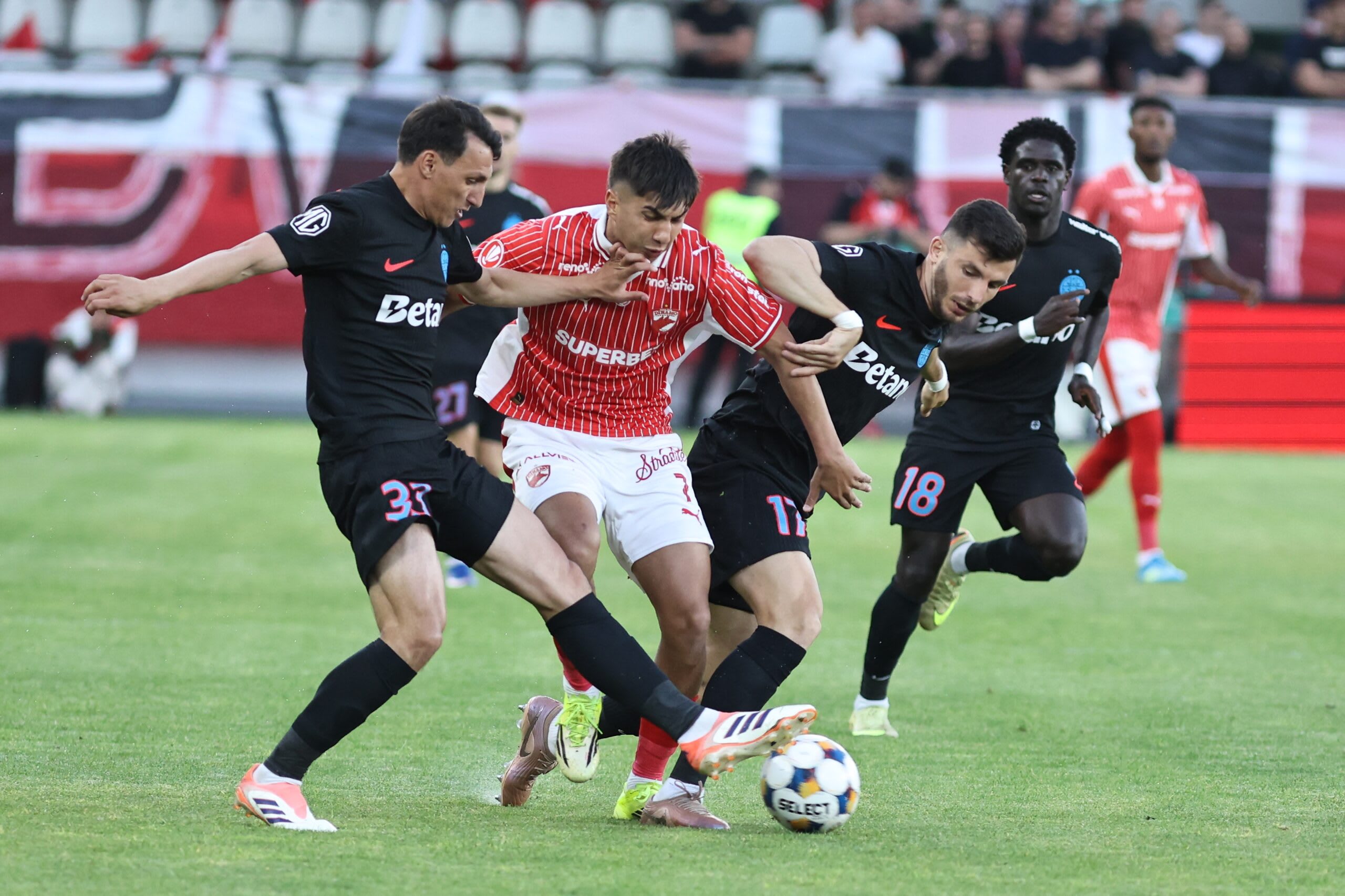 Fotbal în România, negocieri transferuri, echipe din Liga 1 Fotbal în România, negocieri transferuri, echipe din Liga 1