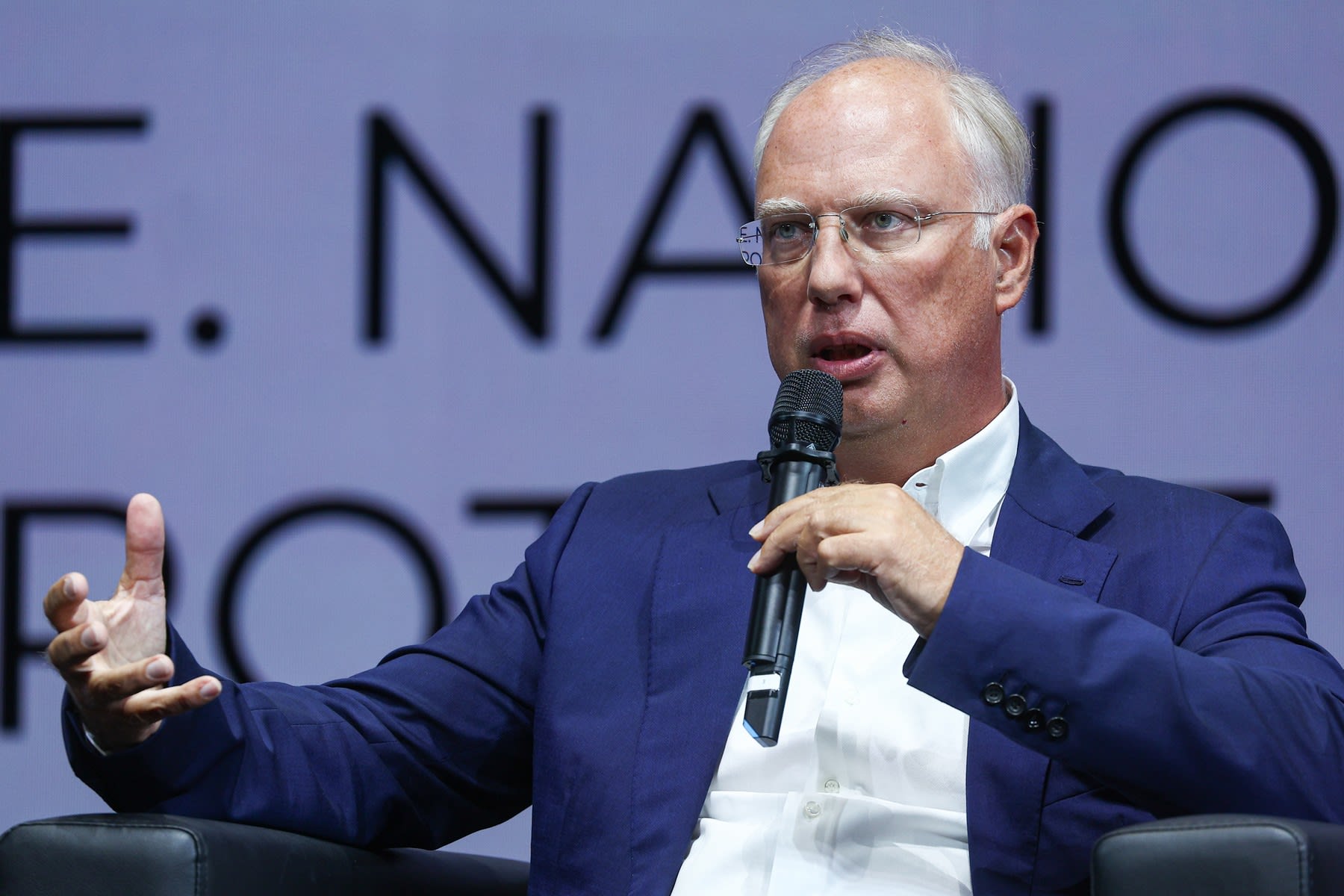 Vladimir Putin și Kirill Dmitriev la Forumul Economic de la Sankt Petersburg Vladimir Putin și Kirill Dmitriev la Forumul Economic de la Sankt Petersburg
