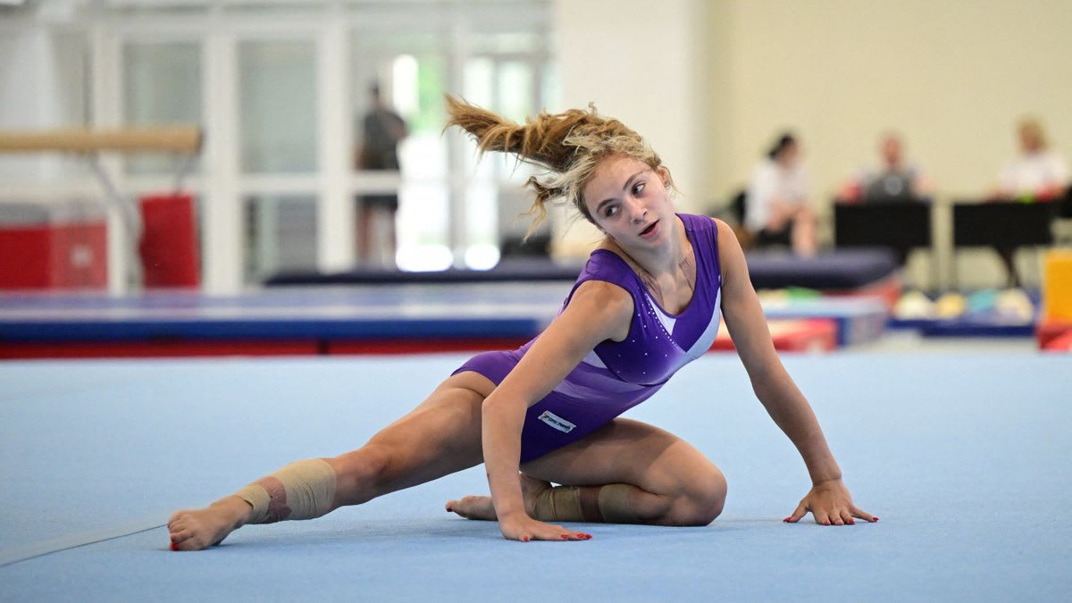 Gimnasta Sabrina Voinea în timpul antrenamentului