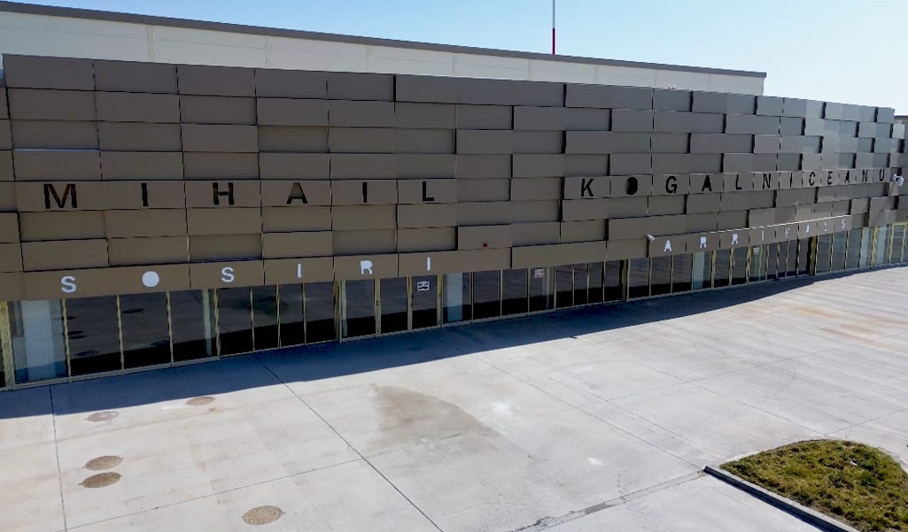 Pasageri polonezi în aeroportul Mihail Kogălniceanu, Constanța, România