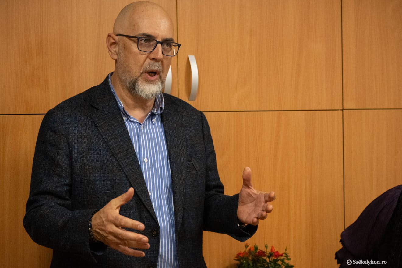 Kelemen Hunor la o conferință de presă Kelemen Hunor la o conferință de presă