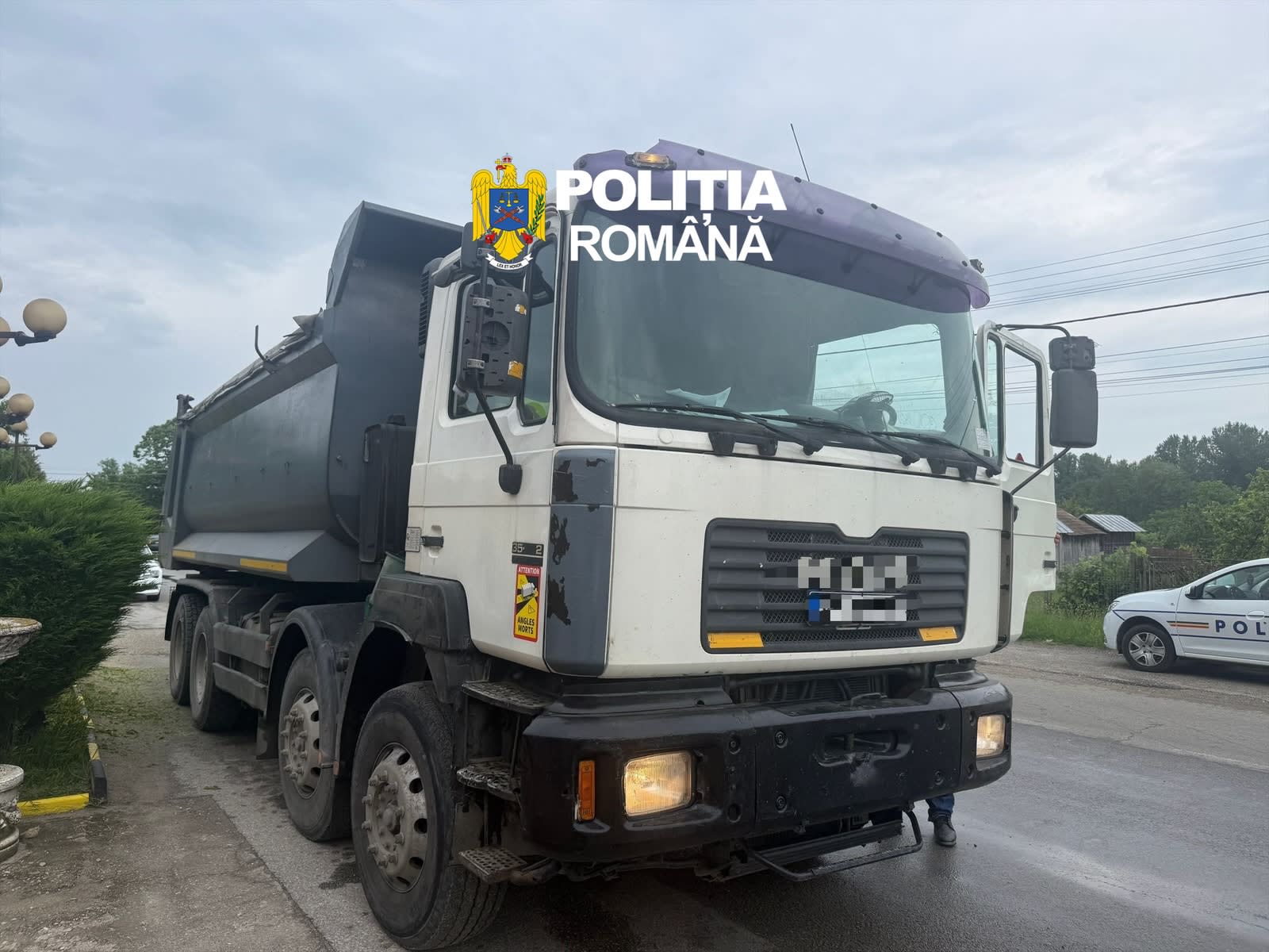 Polițiștii din Vâlcea au aplicat o amendă de 40.000 de lei pentru transport ilegal de agregate minerale