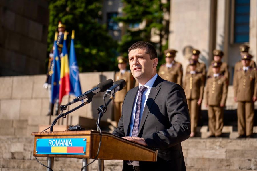 Navă petrolier în portul Constanța, activitate maritimă