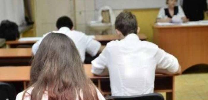 Elevi susținând probele de Bacalaureat în Timiș