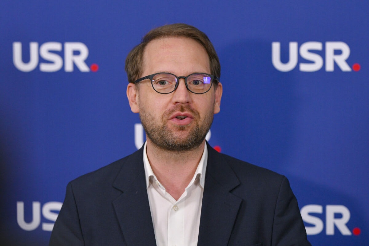 Liderul USR Dominic Fritz în discuție politică Liderul USR Dominic Fritz în discuție politică