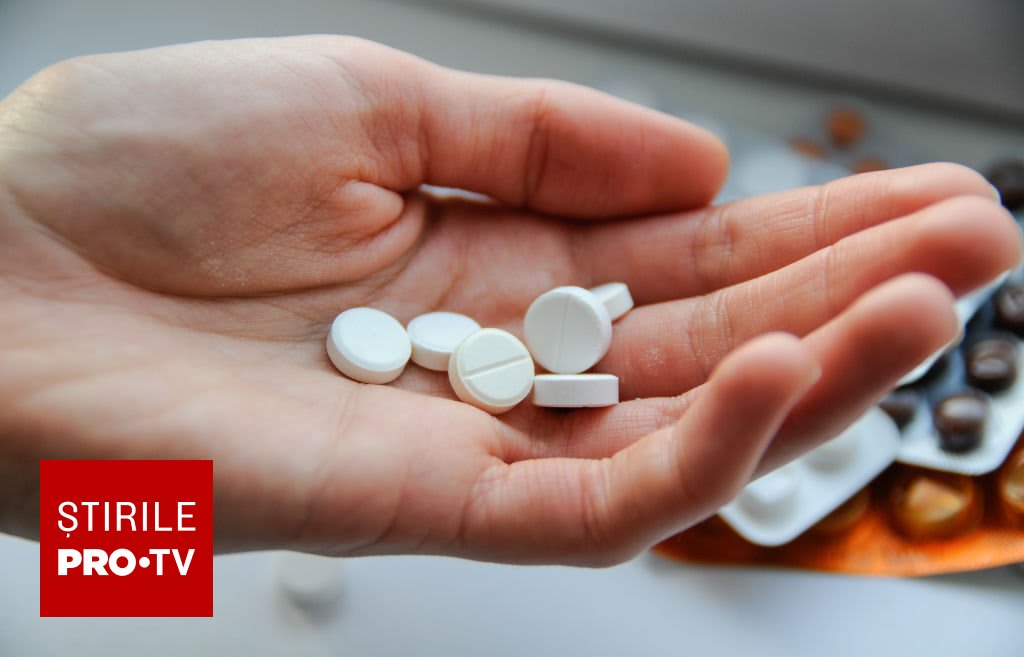 Femeie bolnavă de cancer la sân în tratament, medicamente și suport Femeie bolnavă de cancer la sân în tratament, medicamente și suport