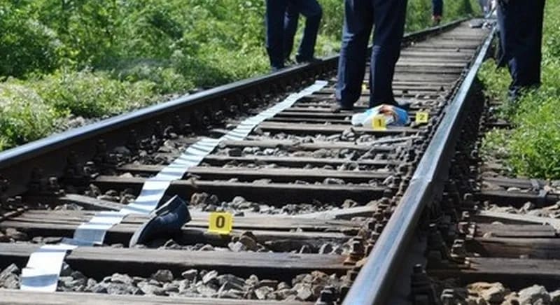 Bărbatul lovit de tren în Halta Nord a fost extras cu multiple traumatisme
