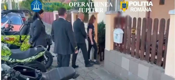 Polițiști și procurori în timpul perchezițiilor în Timișoara