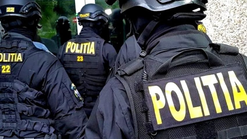 Polițiști și procurori efectuează percheziții naționale în dosare penale