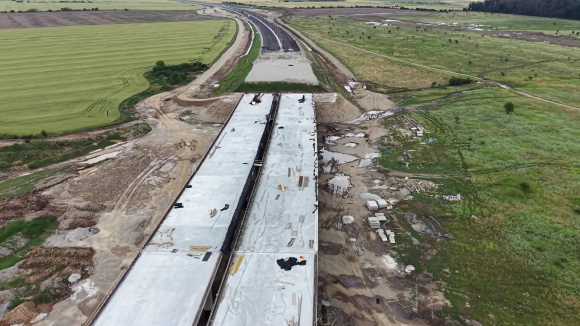 Imagini cu șantierul Lotului 3 al Autostrăzii Bucureștiului A0, construcție în desfășurare Imagini cu șantierul Lotului 3 al Autostrăzii Bucureștiului A0, construcție în desfășurare