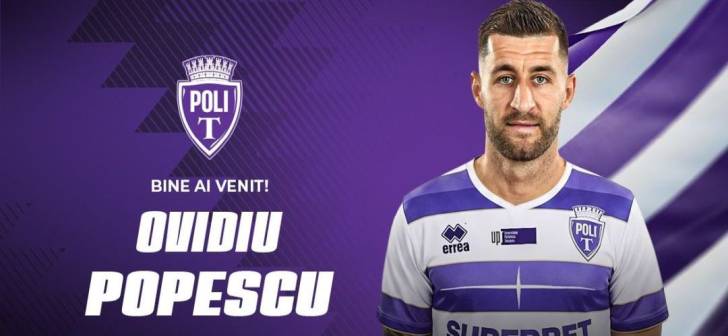 Fotbalist în acțiune pe teren, echipament alb-violet, stadion din Timișoara