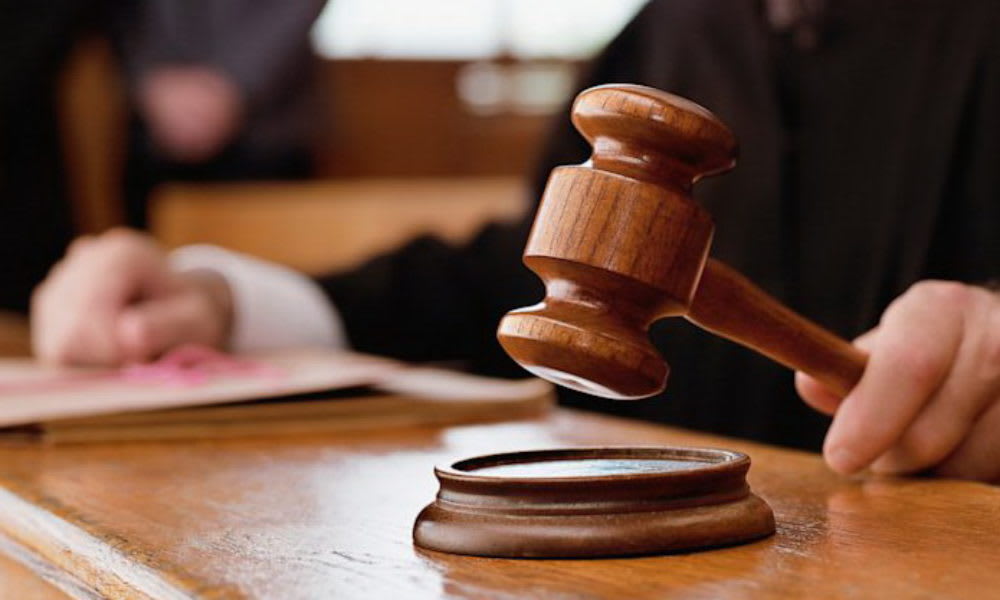 Judecători în sala de ședință, discuții despre reformă în justiție