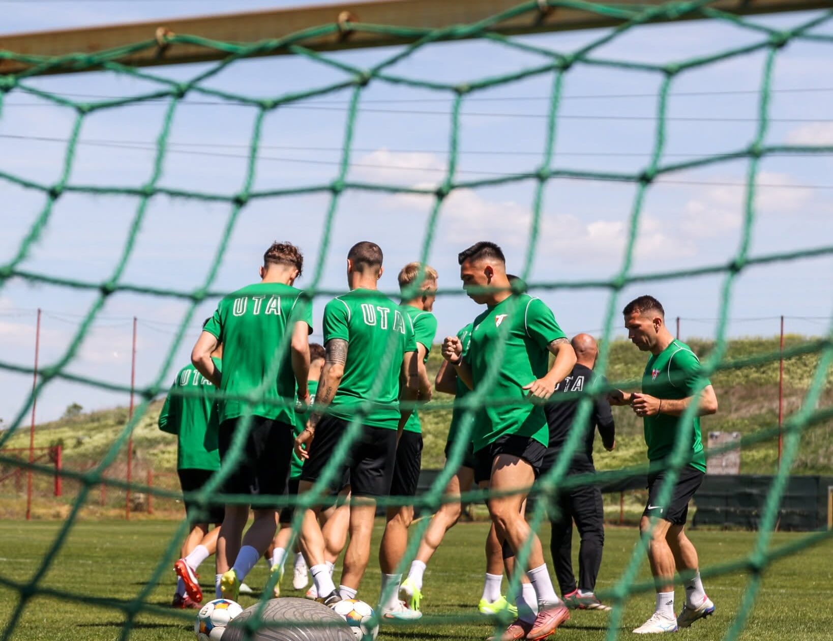 Fotografie cu echipa UTA în timpul unui meci amical