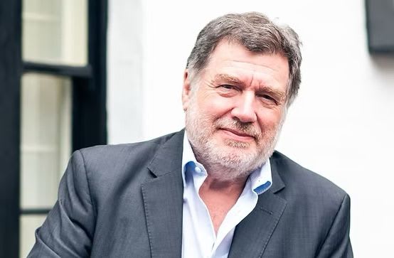 Prof. Michael Barnes susține un curs online despre canabisul medicinal în România