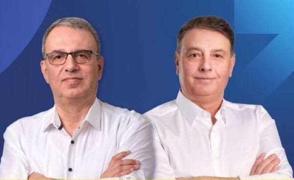 Lideri politici PNL în discuție, sala de ședință