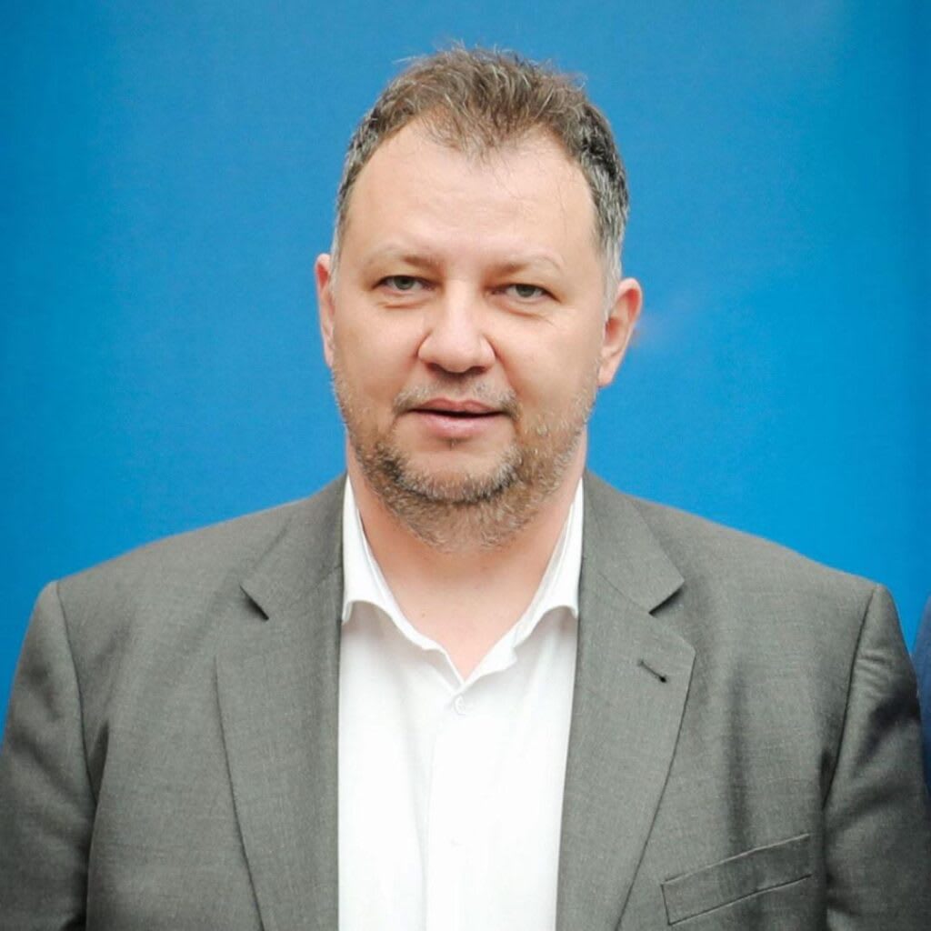 Toma Petcu și Adrian Veștea în cadrul unei conferințe politice Toma Petcu și Adrian Veștea în cadrul unei conferințe politice