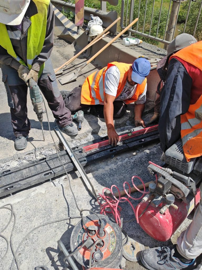 Lucrări de întreținere la pasajul feroviar din Râul Vadului, DN 7