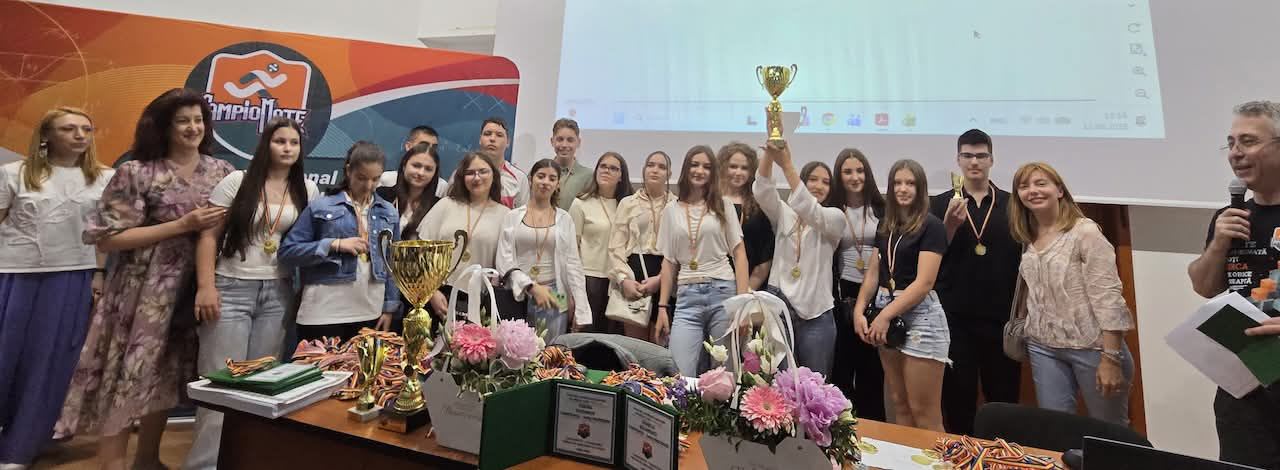 Elevi români câștigând trofee la CampioMATE 2026