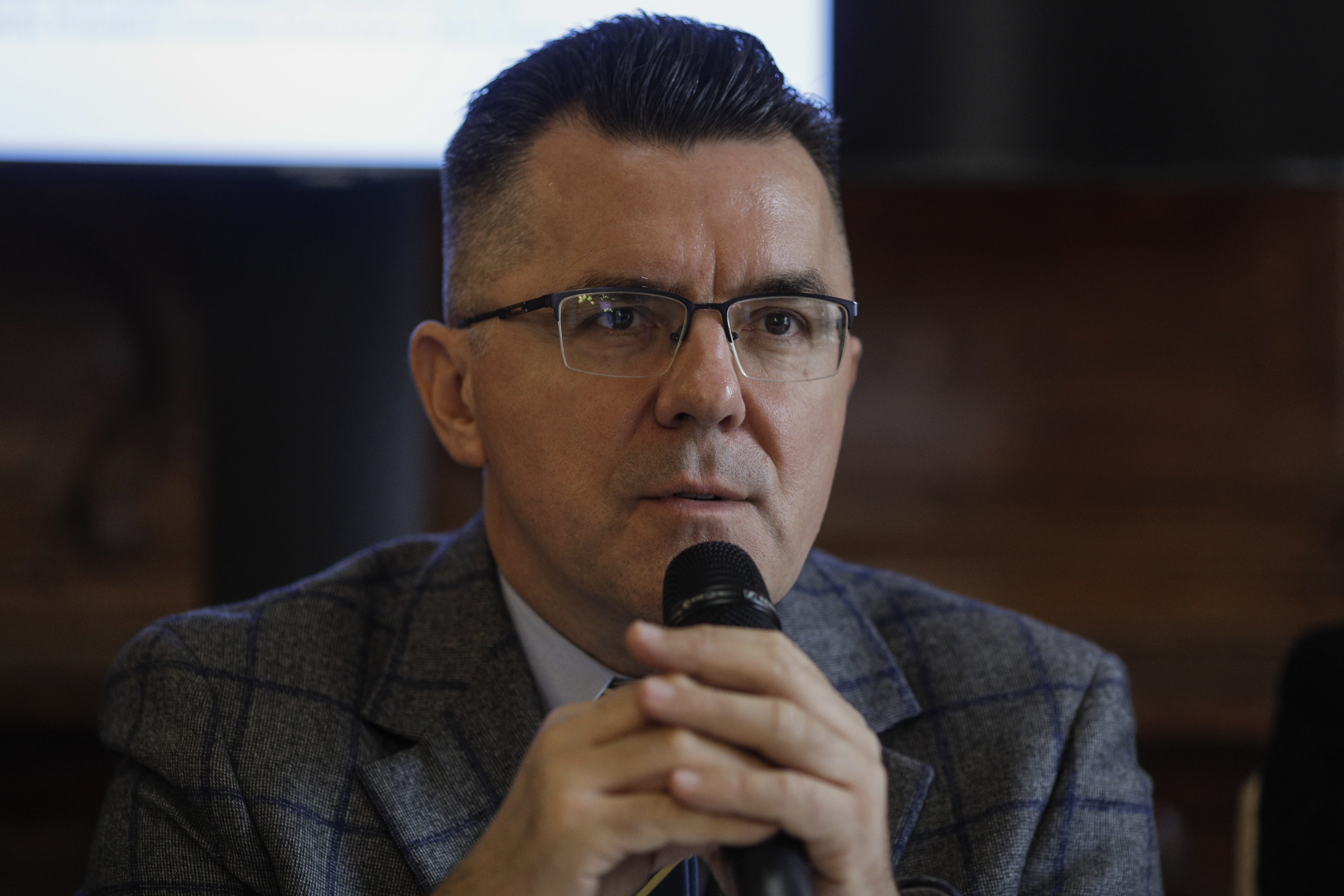 Dan Dungaciu și Ramona Bruynseels la o conferință de presă