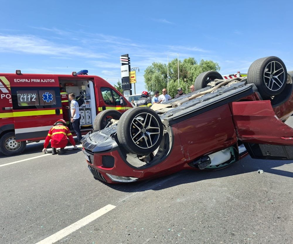 Mașini avariate după accident pe E85, zona Sorste, Vrancea Mașini avariate după accident pe E85, zona Sorste, Vrancea