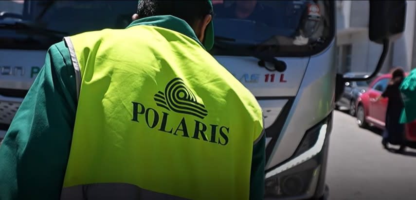 Echipe Polaris M Holding colectând deșeuri în Constanța