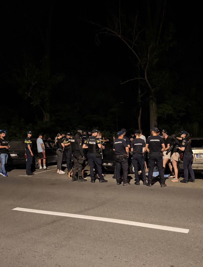 Polițiști în acțiune în Râmnicu Vâlcea noaptea trecută