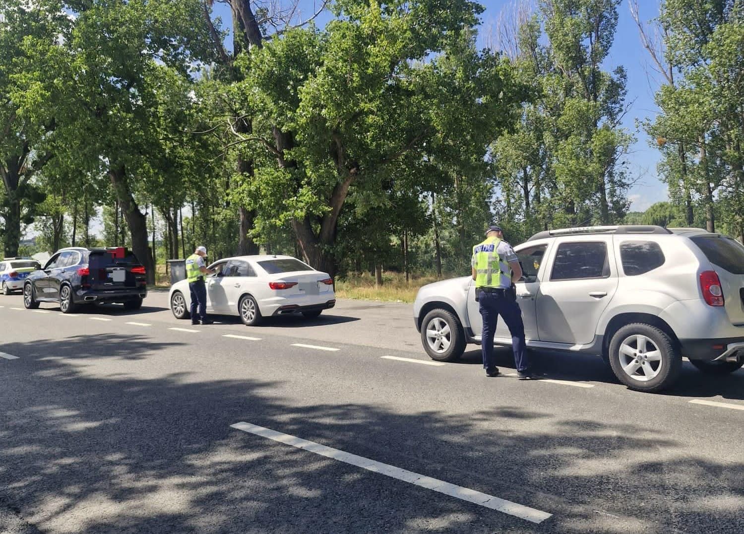 Polițiști rutieri în acțiune în trafic, control alcool