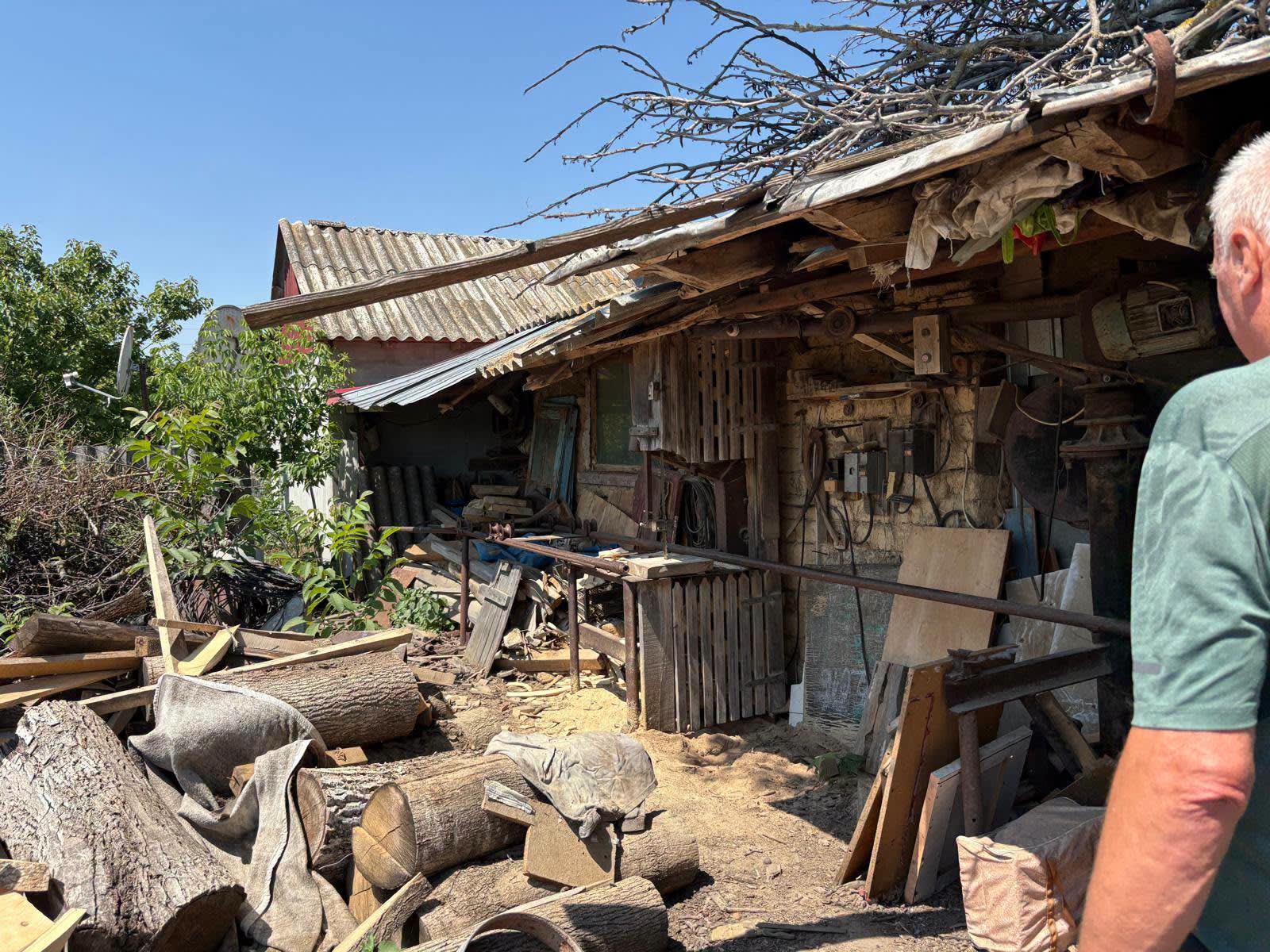 Casa tradițională din lemn în Delta Dunării, obiecte vechi și natură