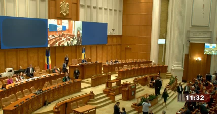 Parlamentul României în sesiune, dezbatere legislativă
