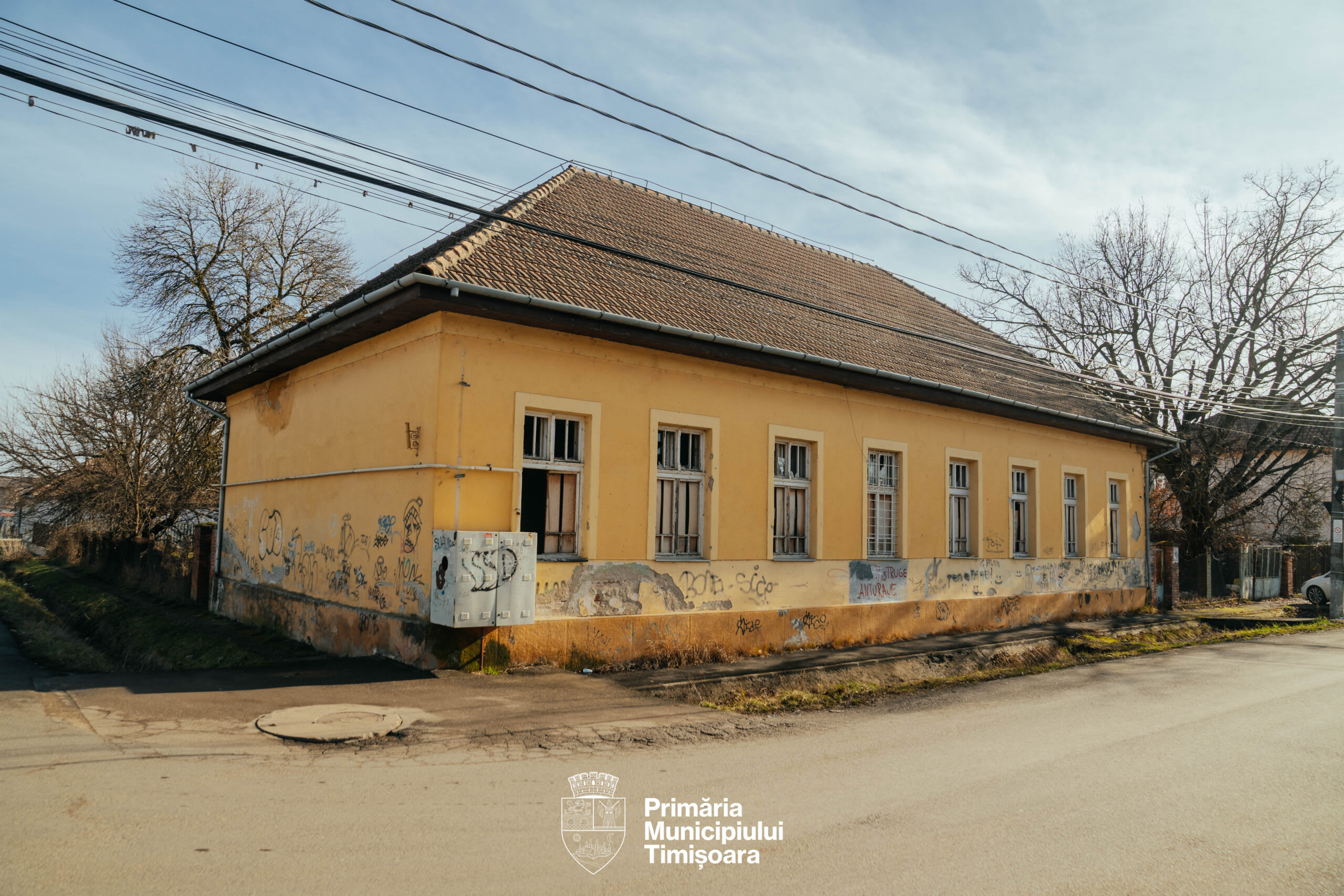 Clădirea fostei școli de pe strada Jókai Mór, în proces de reabilitare pentru noua grădiniță