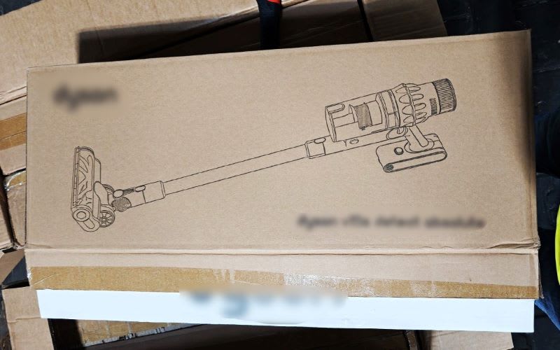 Produse de încălțăminte și aspiratoare susceptibile a fi contrafăcute descoperite în Portul Constanța