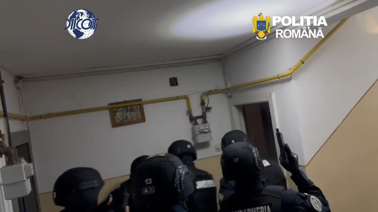 Percheziții la dealeri din Galați, de canabis și cristal, și-au primit mandat de arestare