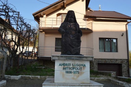 Monumentul lui Andrei Șaguna în curtea Protopopiatului din Zalău Monumentul lui Andrei Șaguna în curtea Protopopiatului din Zalău